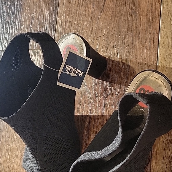 Women's Peep Toe Heels - Picture 2 of 4